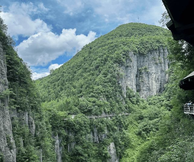 乐竞体育恩施旅游十大景点有哪些？恩施跟团游五天四晚最佳经典线路指南！